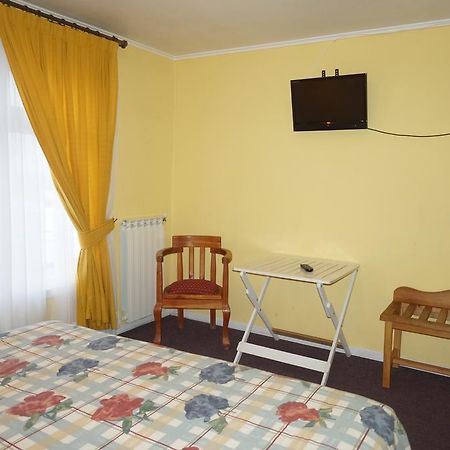 Hostal Ovejero Punta Arenas Exterior photo